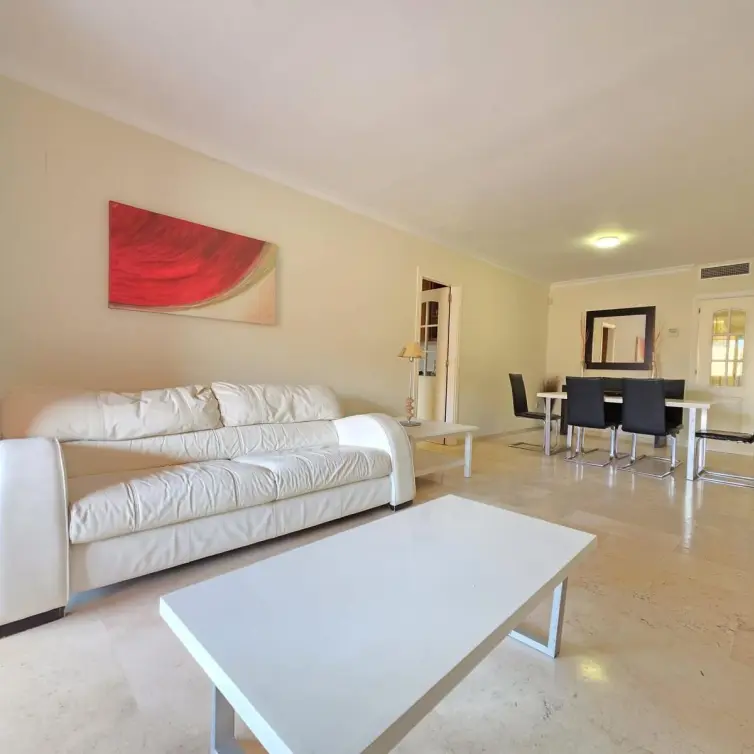 Продажа апартаментов на первом этаже в Elviria