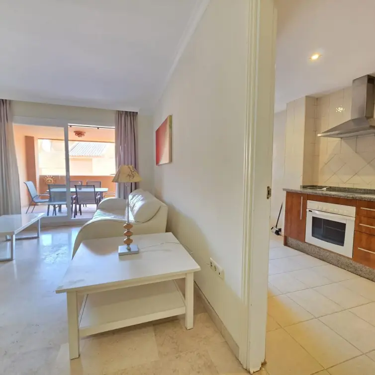 Продажа апартаментов на первом этаже в Elviria