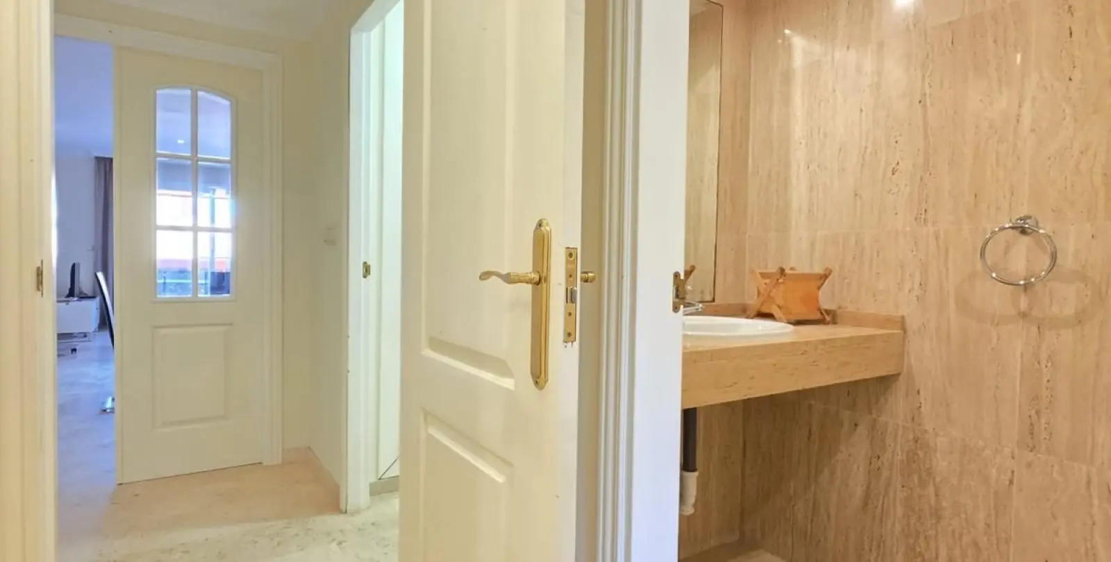 Продажа апартаментов на первом этаже в Elviria 16