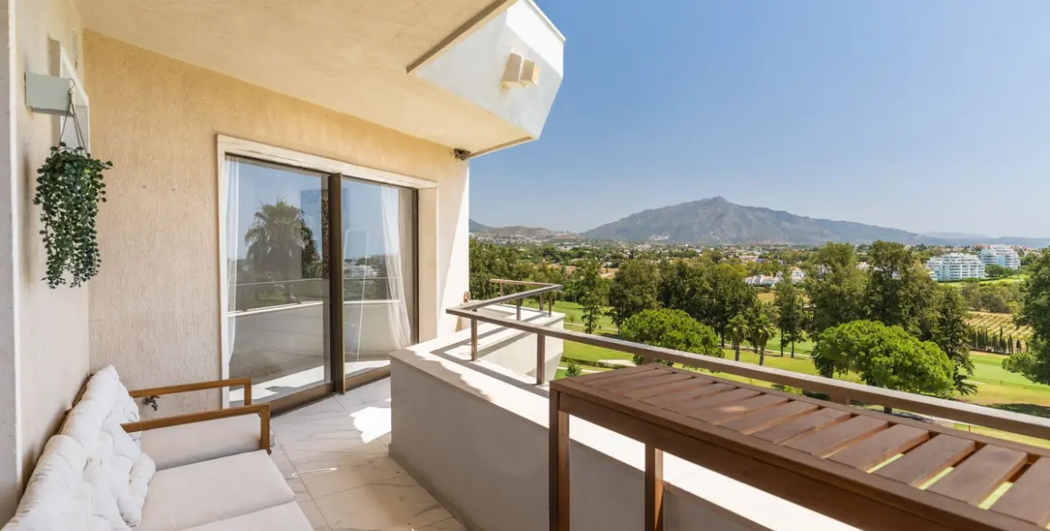 Sale of ground floor apartment in Atalaya 5