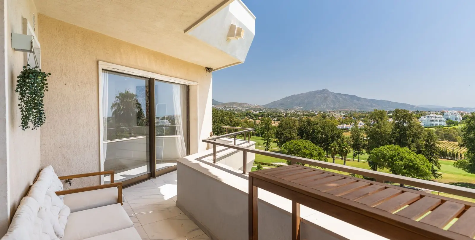 Sale of ground floor apartment in Atalaya 5