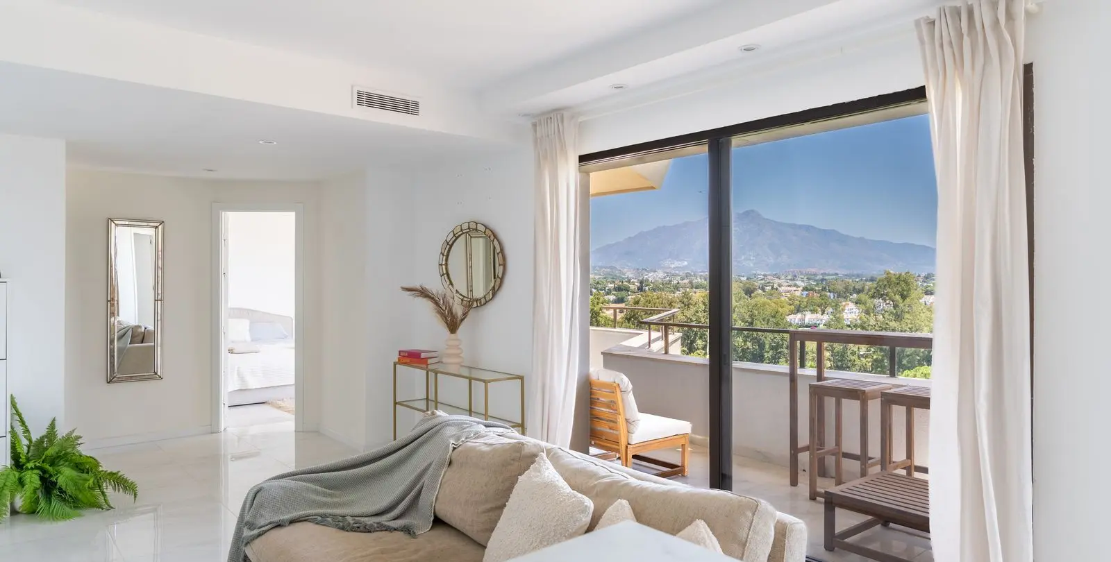 Sale of ground floor apartment in Atalaya 10