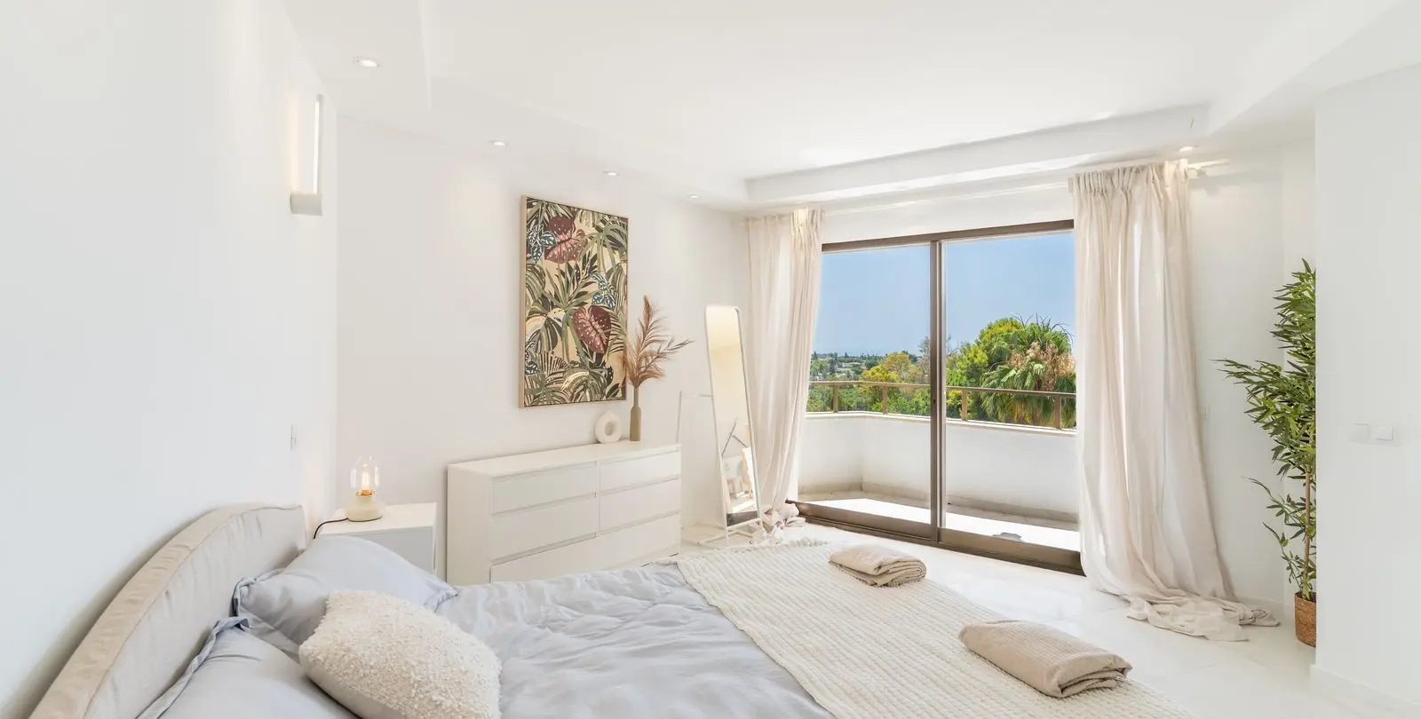 Sale of ground floor apartment in Atalaya 13