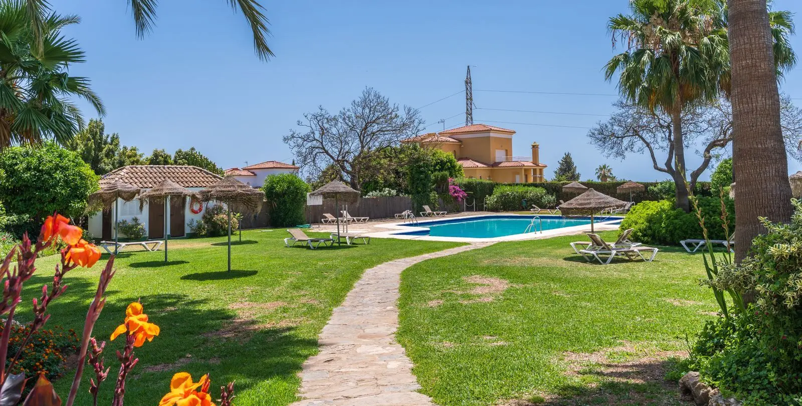 Sale of ground floor apartment in Atalaya 25
