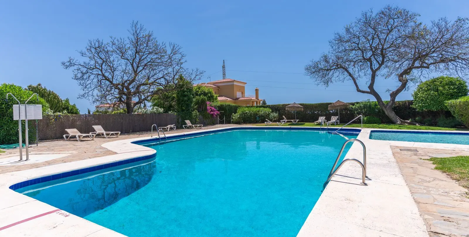 Sale of ground floor apartment in Atalaya 26
