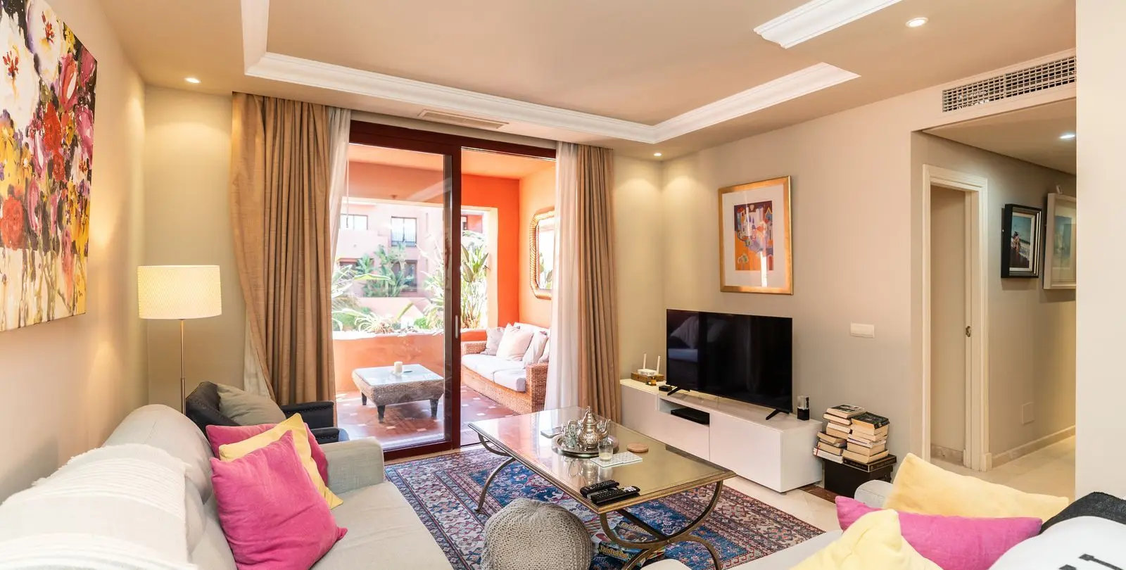 Sale of middle floor apartment in Elviria 3