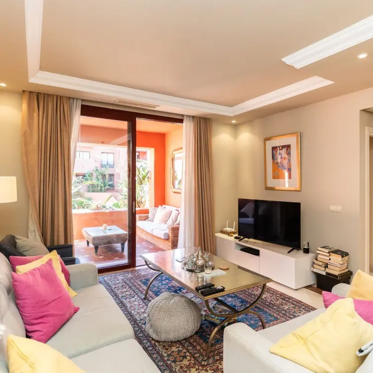 Продажа апартаментов на среднем этаже в Elviria