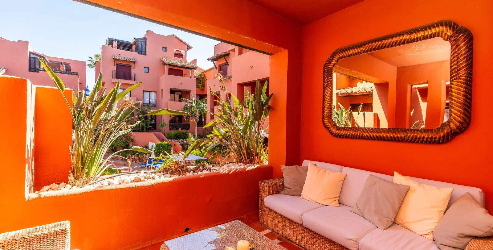 Sale of middle floor apartment in Elviria 5