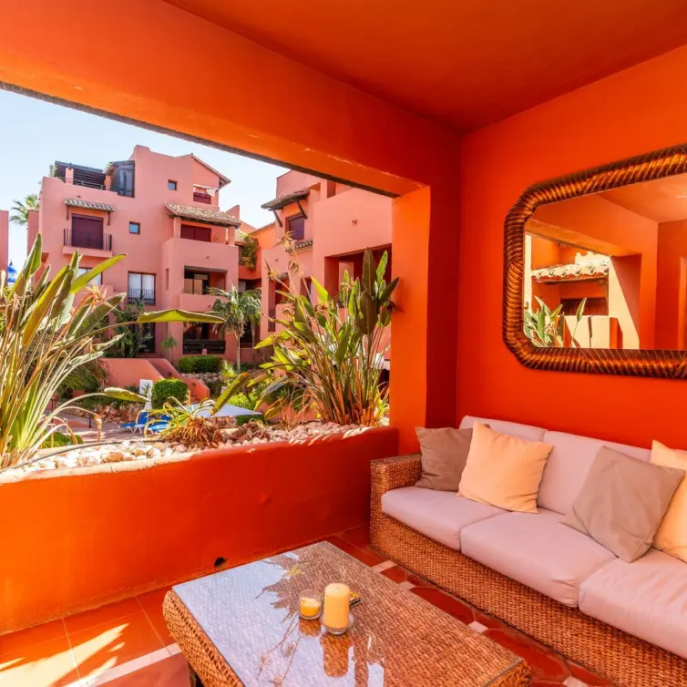 Продажа апартаментов на среднем этаже в Elviria