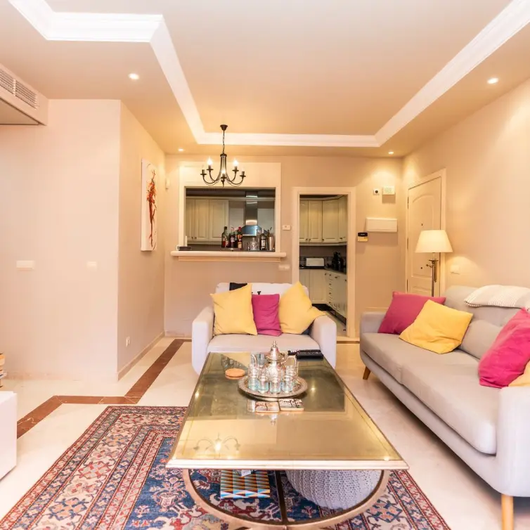 Продажа апартаментов на среднем этаже в Elviria