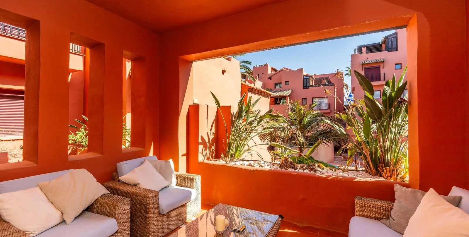 Sale of middle floor apartment in Elviria 8