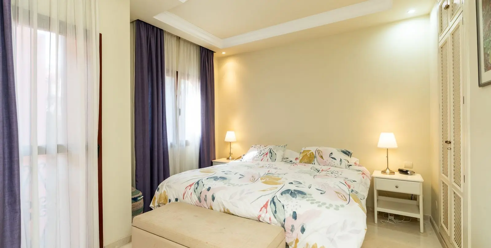 Sale of middle floor apartment in Elviria 11