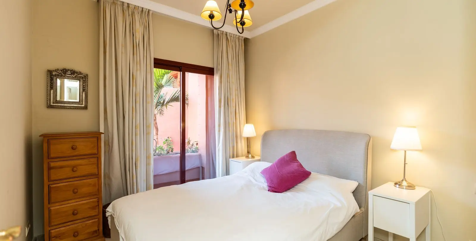 Sale of middle floor apartment in Elviria 18