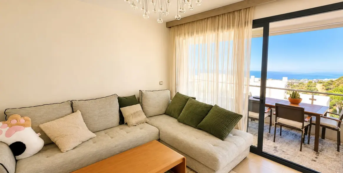 Sale of middle floor apartment in Altos de los Monteros 2