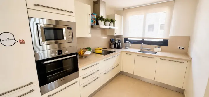 Sale of middle floor apartment in Altos de los Monteros 4
