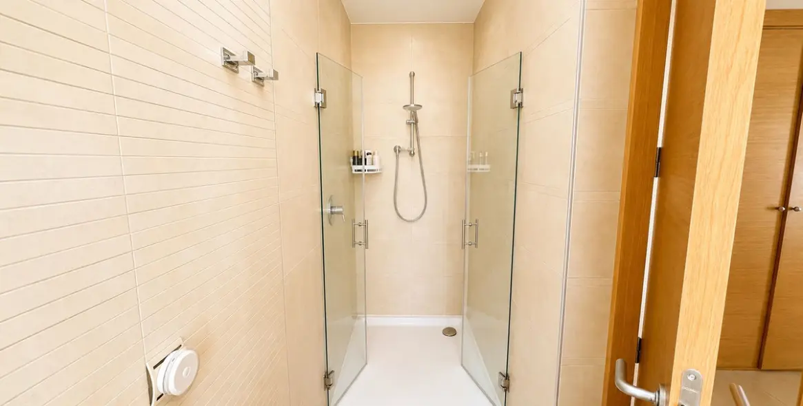 Sale of middle floor apartment in Altos de los Monteros 12