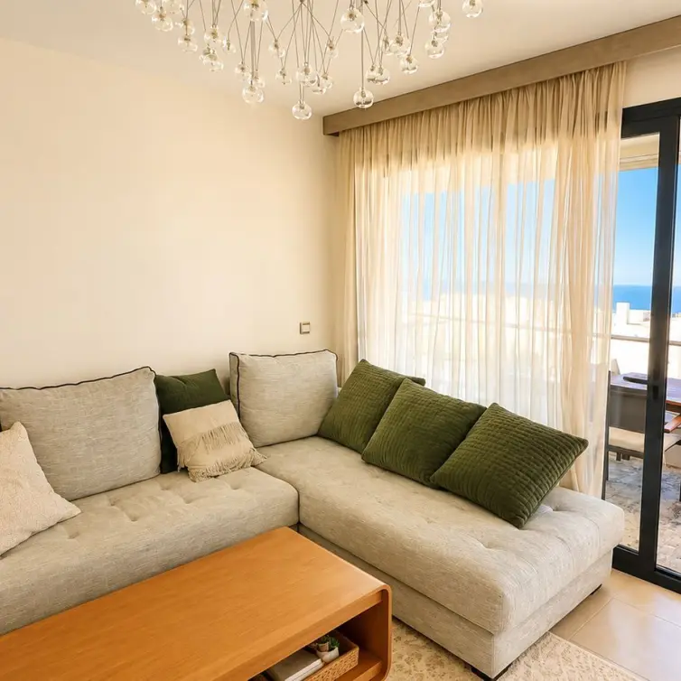 Sale of middle floor apartment in Altos de los Monteros