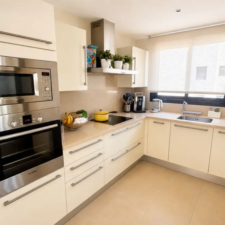 Sale of middle floor apartment in Altos de los Monteros