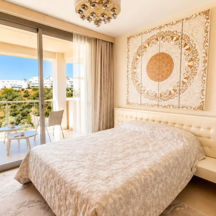 Sale of middle floor apartment in Altos de los Monteros