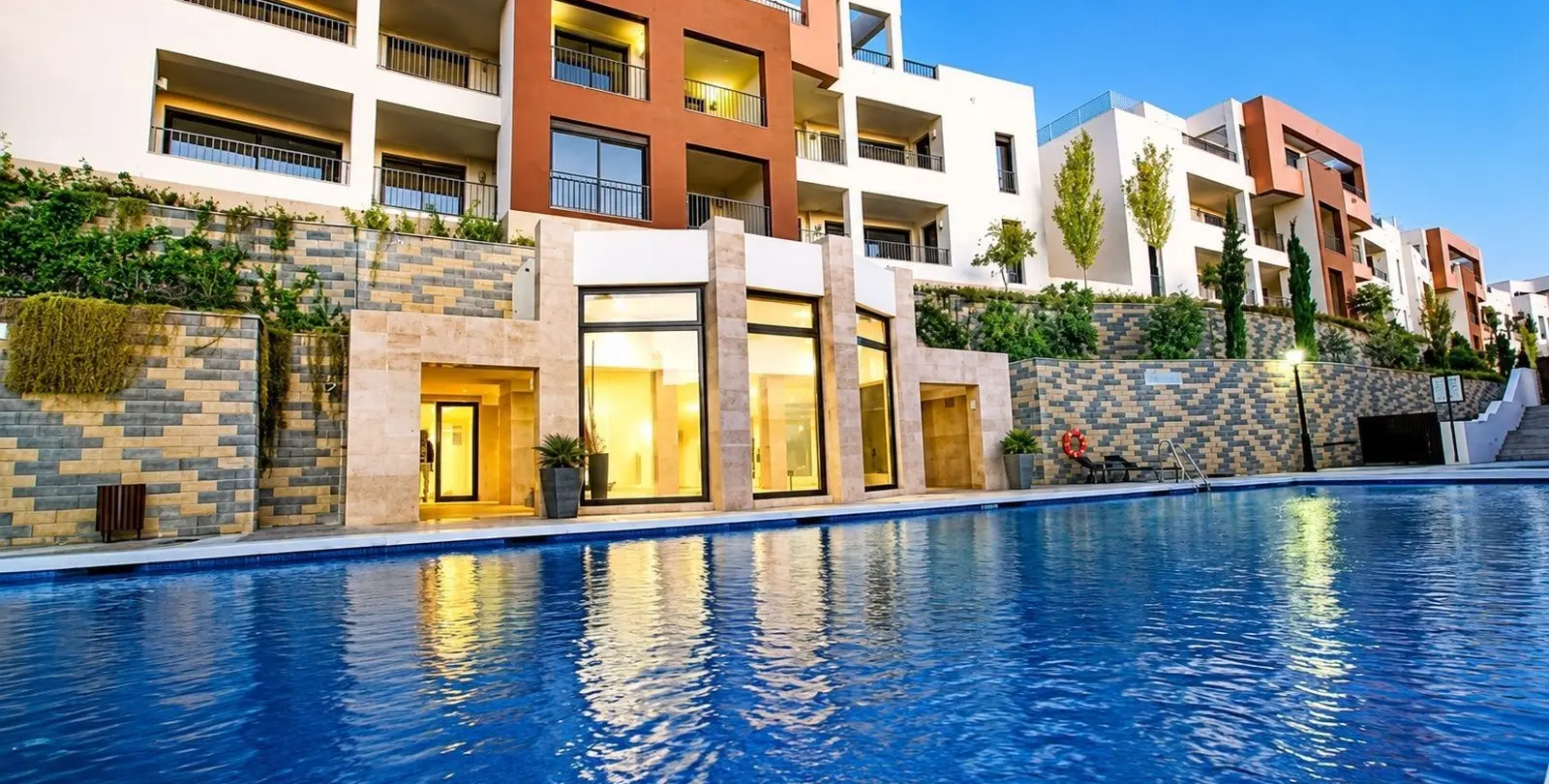 Продажа апартаментов на среднем этаже в Altos de los Monteros 11