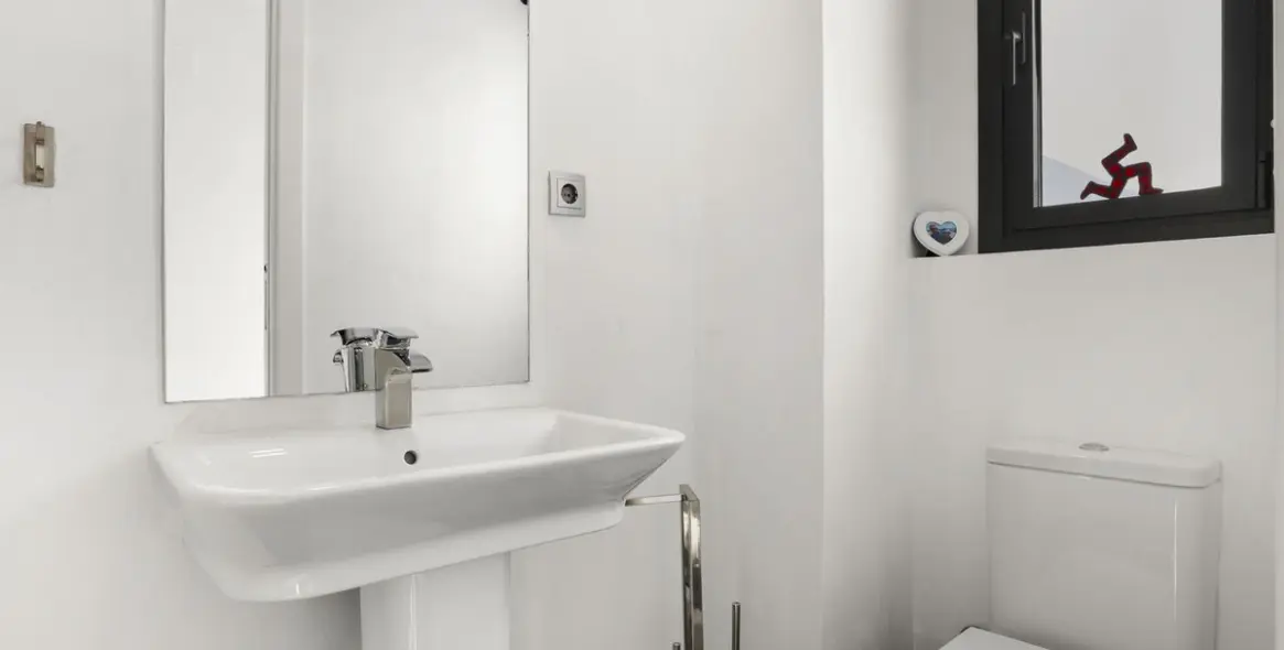 Продажа дома на две семьи в Estepona 11