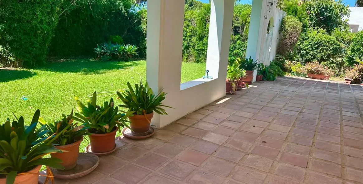 Sale of detached villa in Artola 9