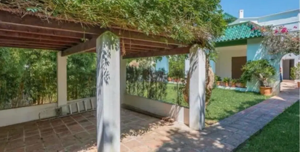 Sale of detached villa in Artola 18