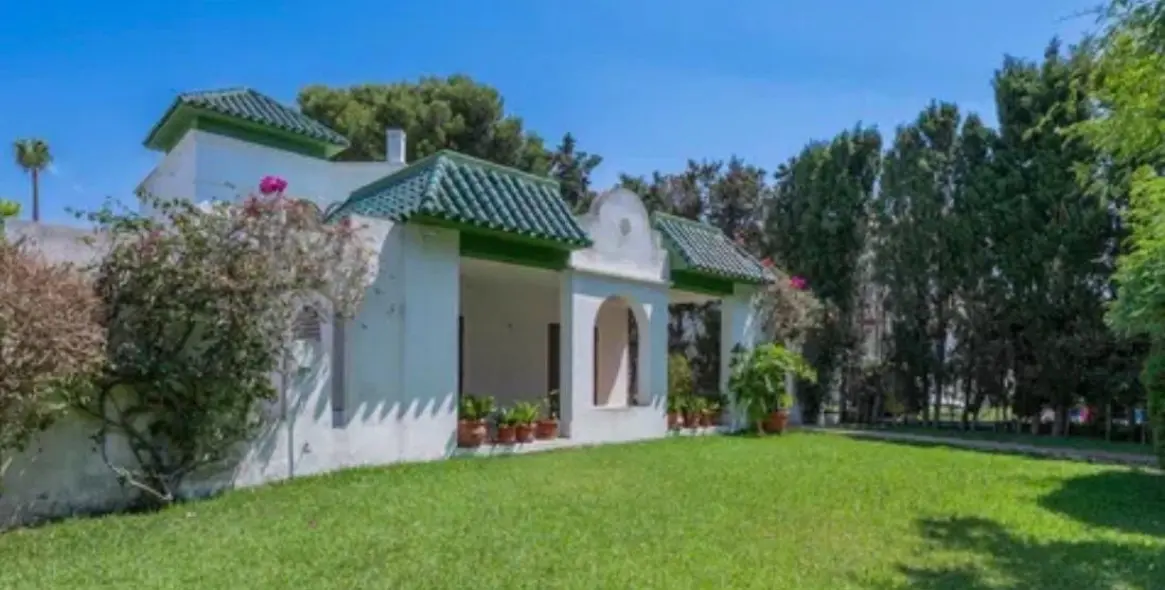 Sale of detached villa in Artola 19