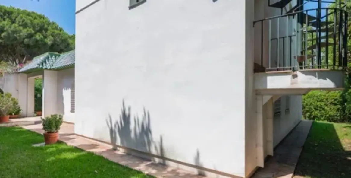 Sale of detached villa in Artola 23
