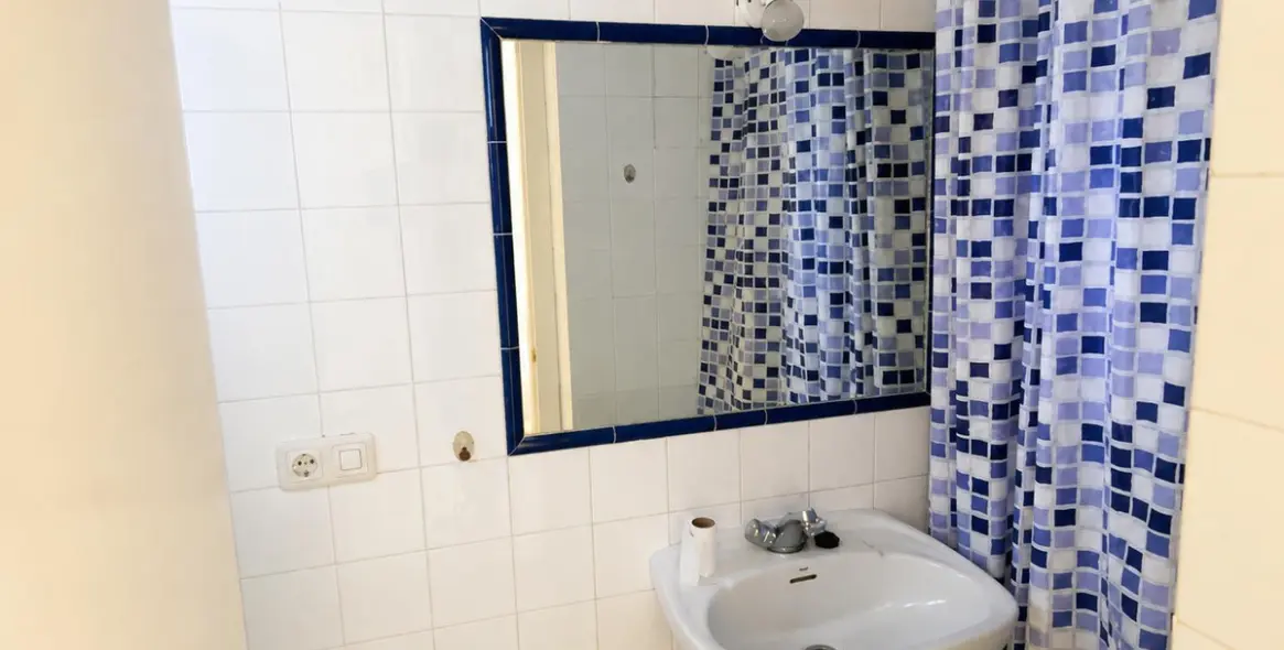 Sale of detached villa in Artola 25
