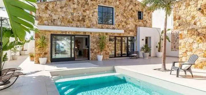 Sale of detached villa in Estepona 0