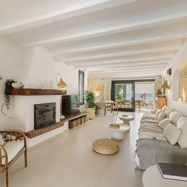 Sale of detached villa in Estepona
