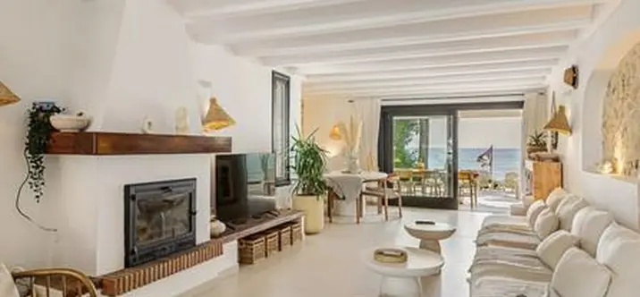 Sale of detached villa in Estepona 2
