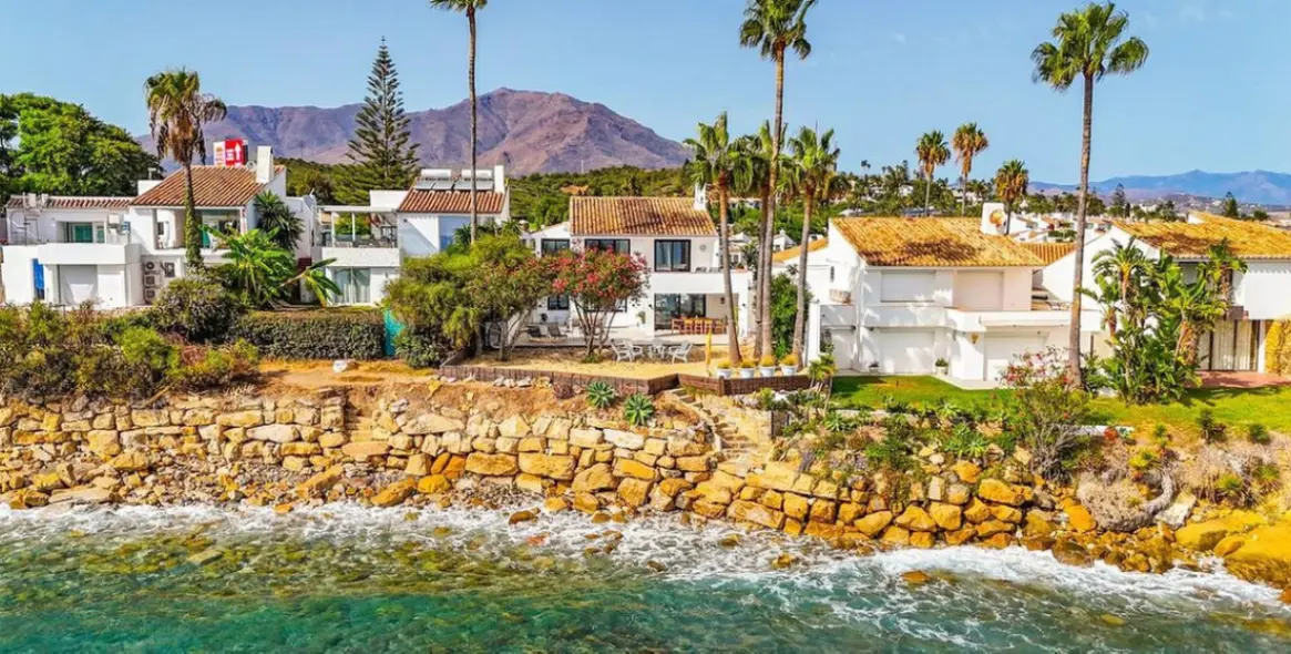 Sale of detached villa in Estepona 4