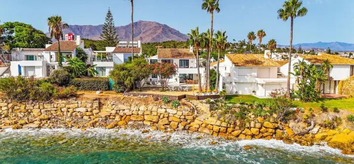 Sale of detached villa in Estepona 3