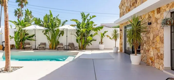 Sale of detached villa in Estepona 4