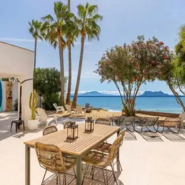 Sale of detached villa in Estepona