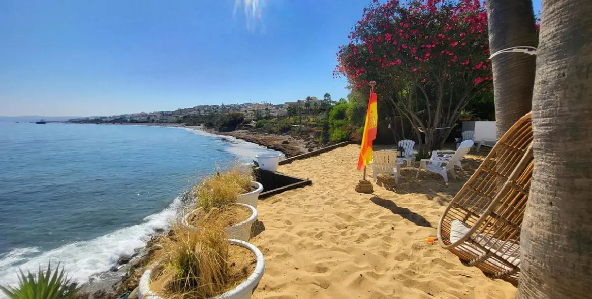 Sale of detached villa in Estepona 10