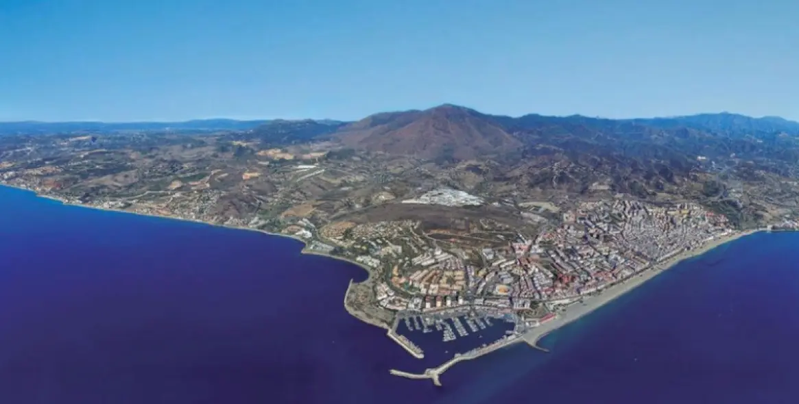 Sale of detached villa in Estepona 13
