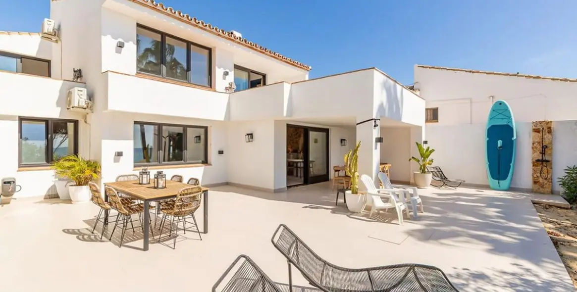 Sale of detached villa in Estepona 14