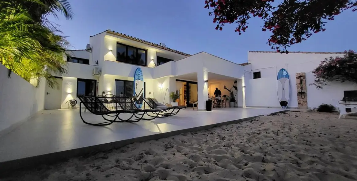 Sale of detached villa in Estepona 16