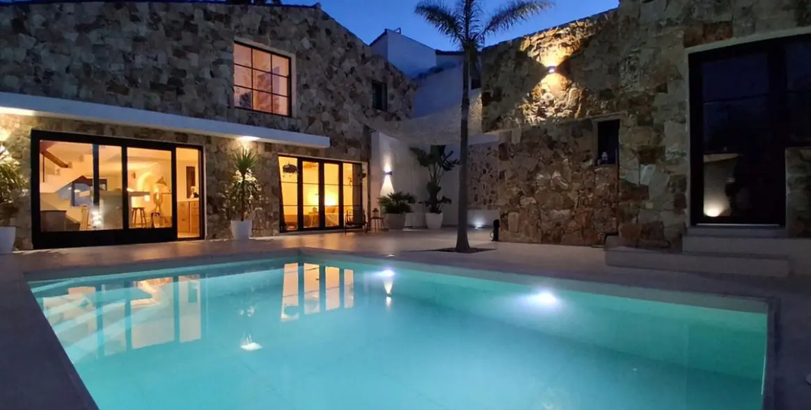 Sale of detached villa in Estepona 20