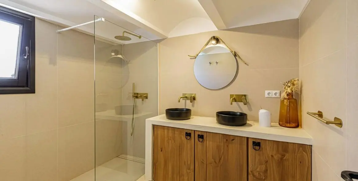 Sale of detached villa in Estepona 31