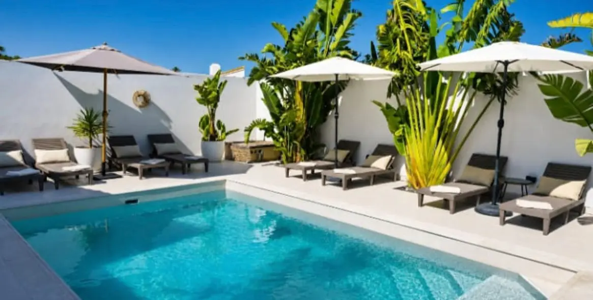 Sale of detached villa in Estepona 35