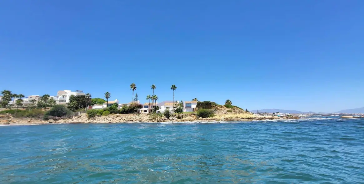 Sale of detached villa in Estepona 36