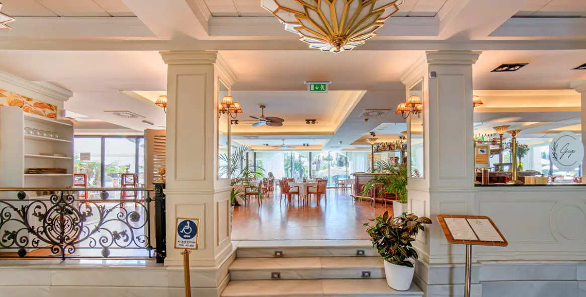 Short-term rent of penthouse duplex in The Golden Mile 13