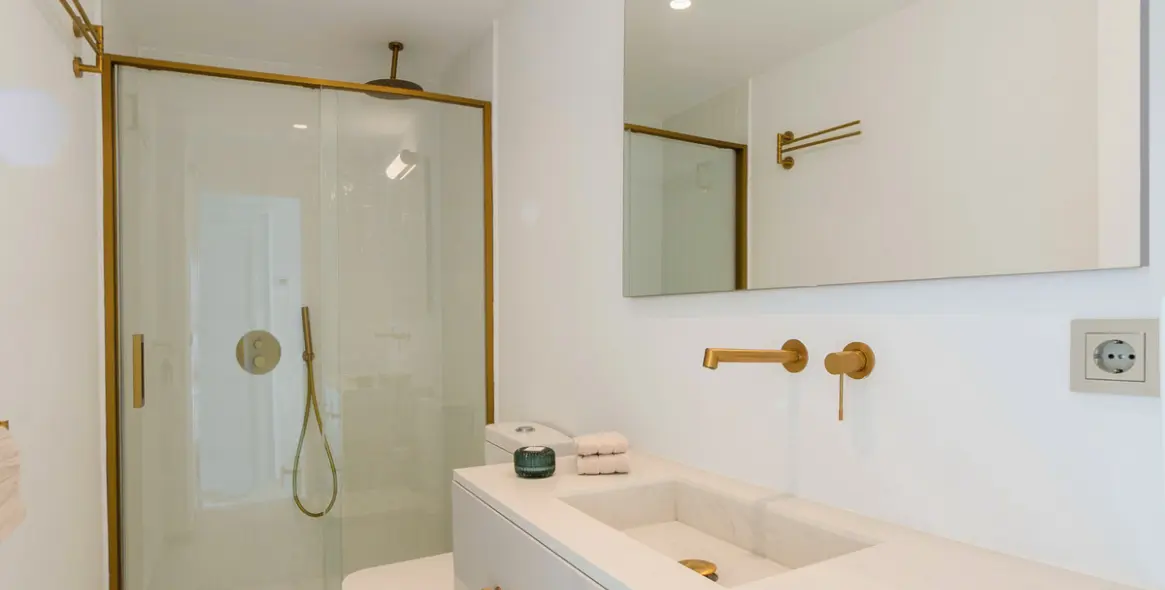 Short-term rent of penthouse duplex in The Golden Mile 18