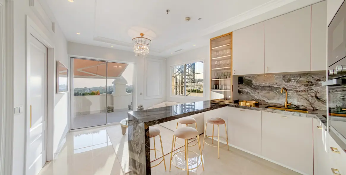Short-term rent of penthouse duplex in The Golden Mile 19