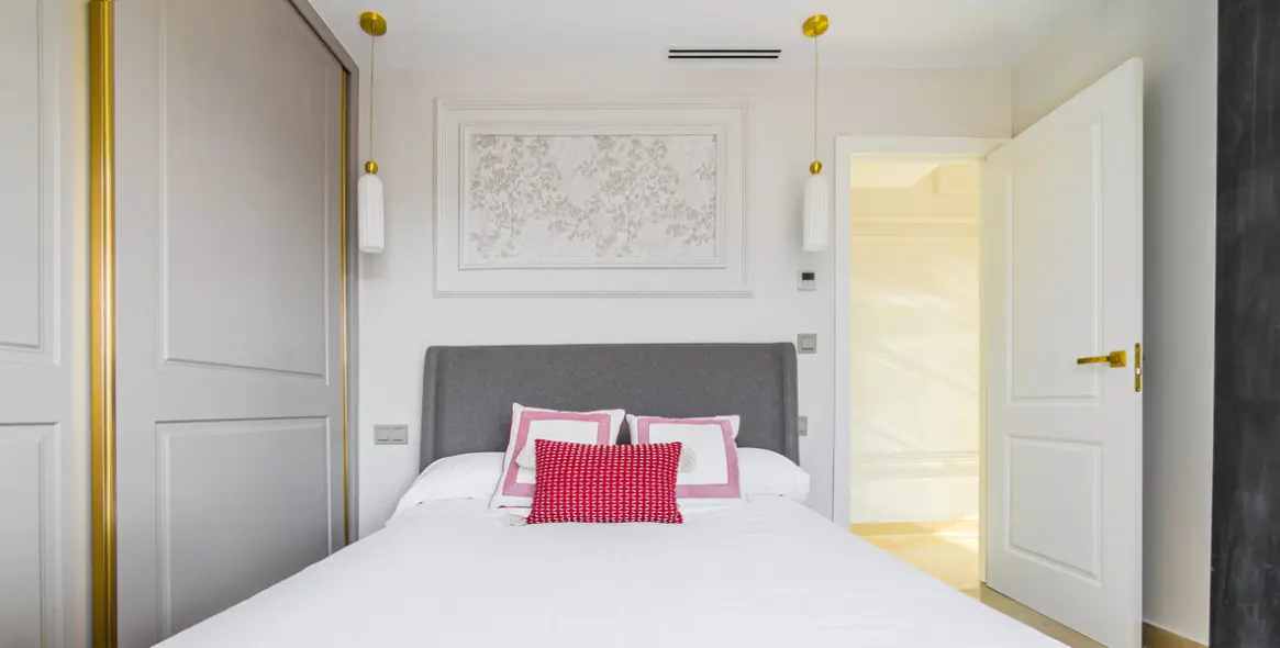 Short-term rent of penthouse duplex in The Golden Mile 26