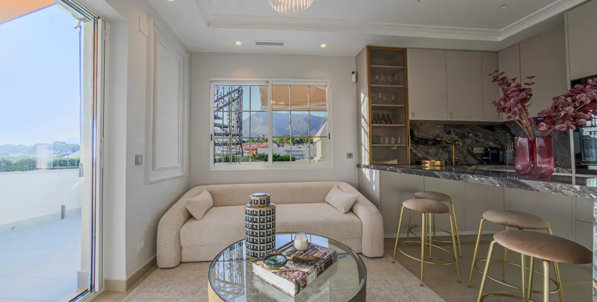 Short-term rent of penthouse duplex in The Golden Mile 28